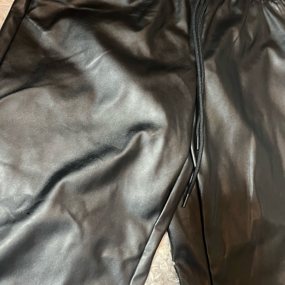 A New Day Women's Vegan Baddie Leather Jogger Pants Medium Black Elastic Waist - Picture 4 of 9